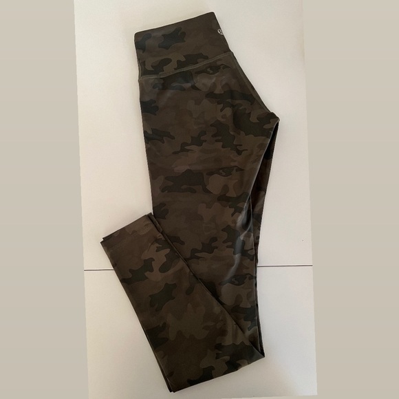 lululemon | Wunder Under Pant Luxtreme | size 6 | Green camo print - Picture 4 of 9
